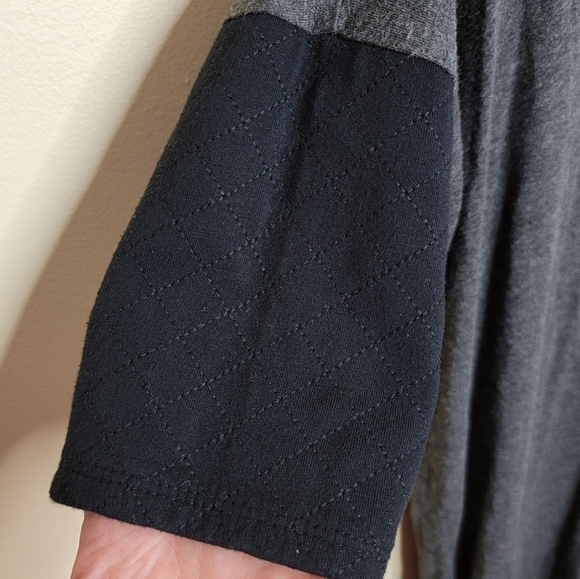 Laundry by Shelli Segal | Gray Dolman Tee with Black Quilted Sleeves - Picture 4 of 4